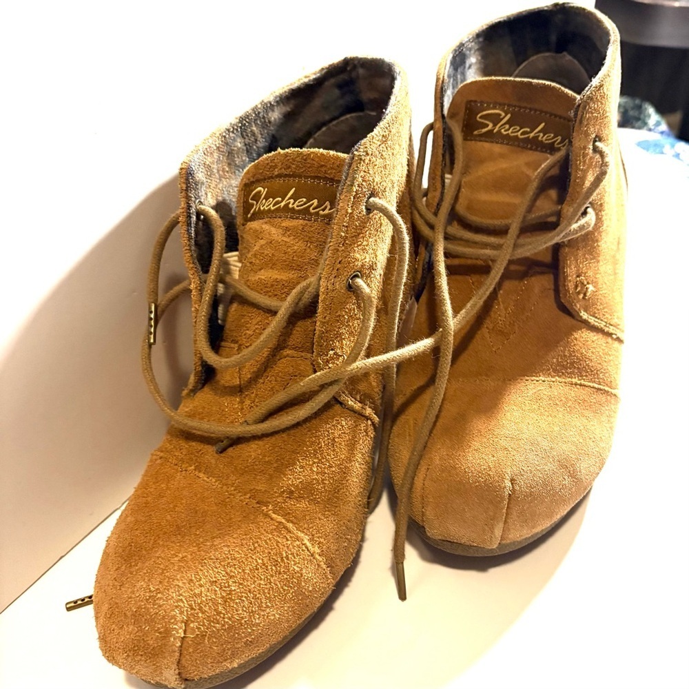Sketchers Tan Suede Wedge Ankle Boots, women’s Sz 8. - Picture 5 of 10